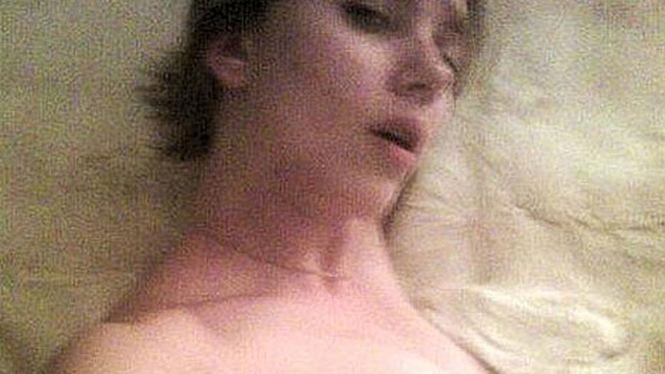 Домашние интимные фотографии Кэти Холмс оказались весьма скандальными