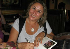 Presenta Isabel García Regadera