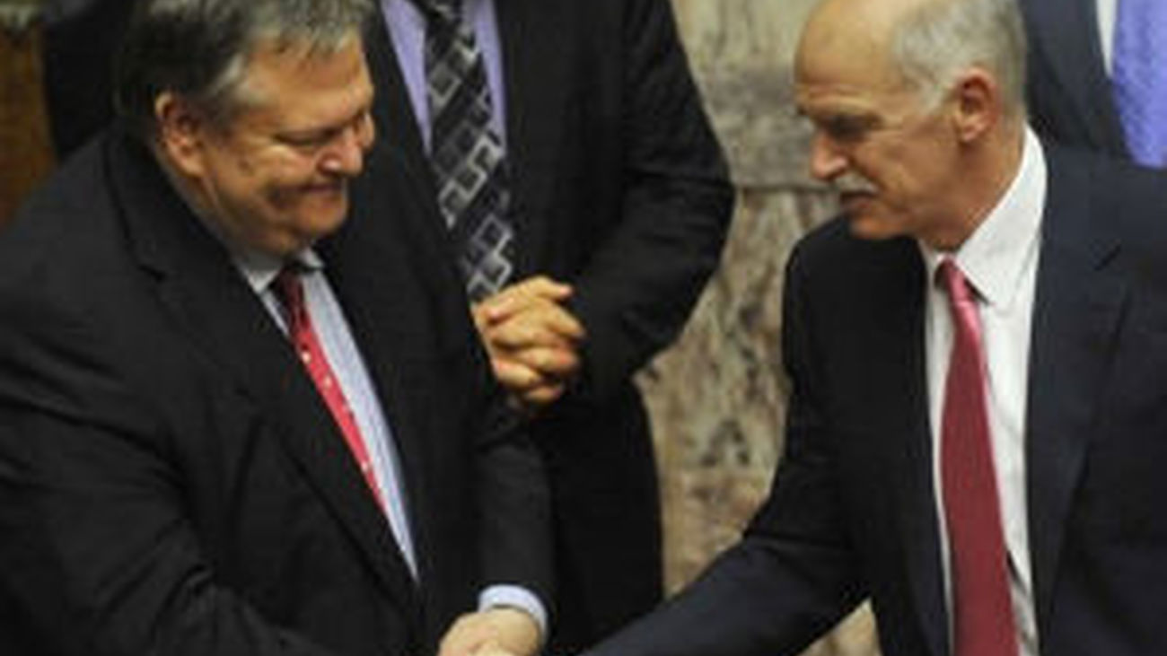 Papandreu recibe el respaldo del Congreso y puede presentar el plan de ajuste