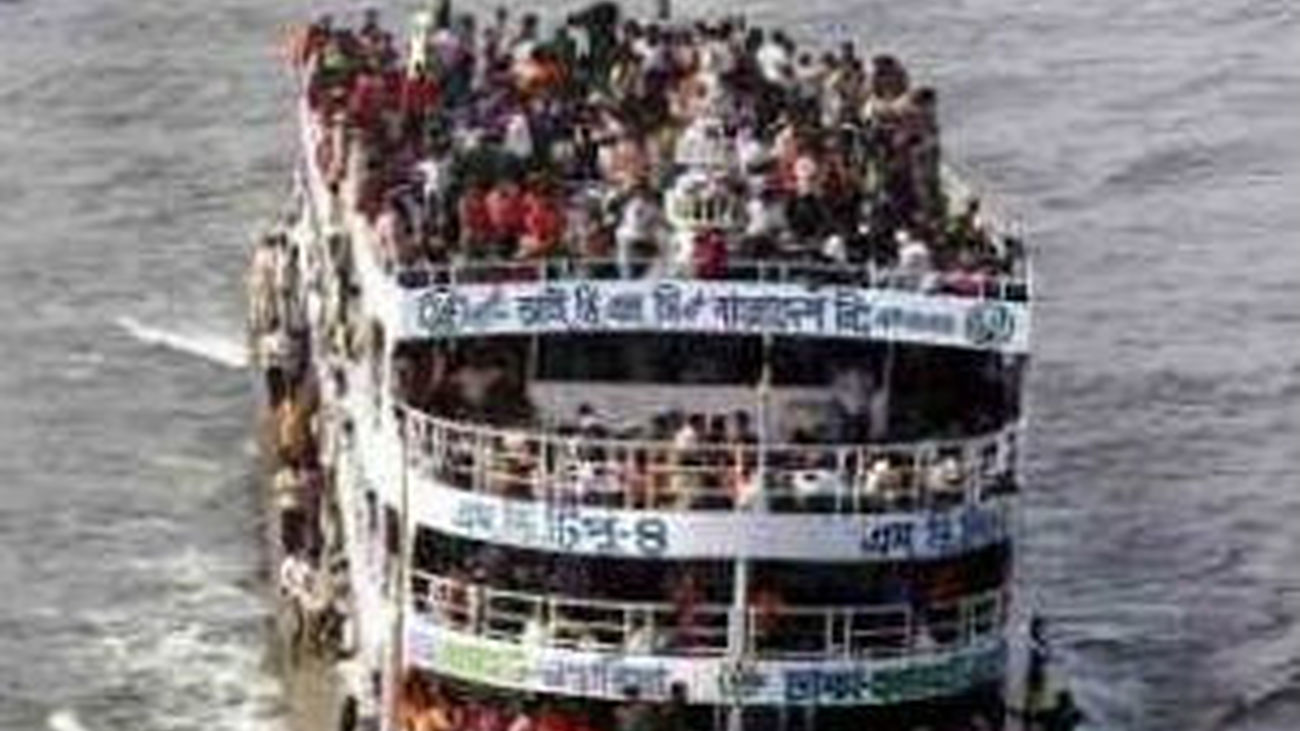 Más de 100 desaparecidos tras hundirse un barco en Bangladesh