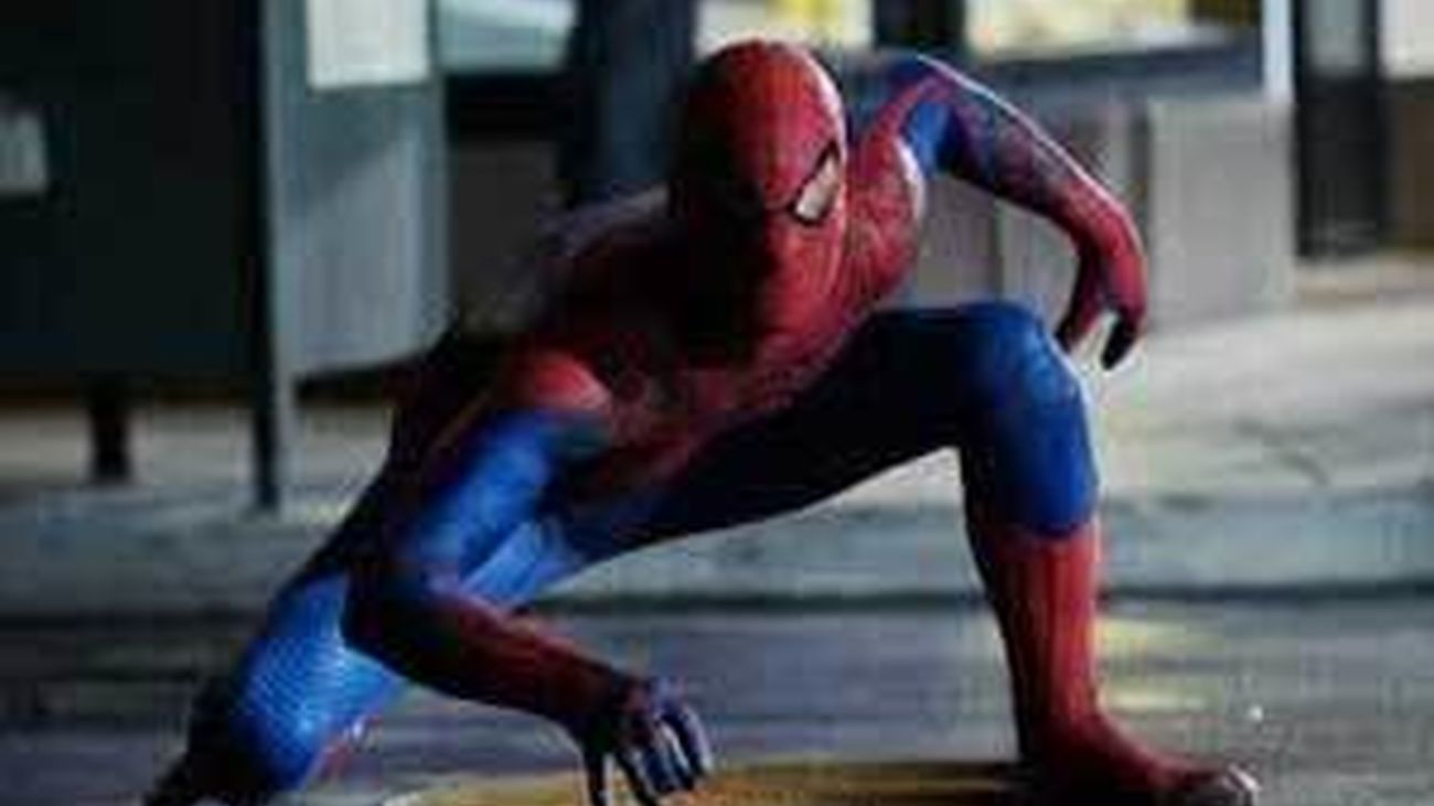 Spiderman teje su red en los cines mientras Paco León lo intenta en internet