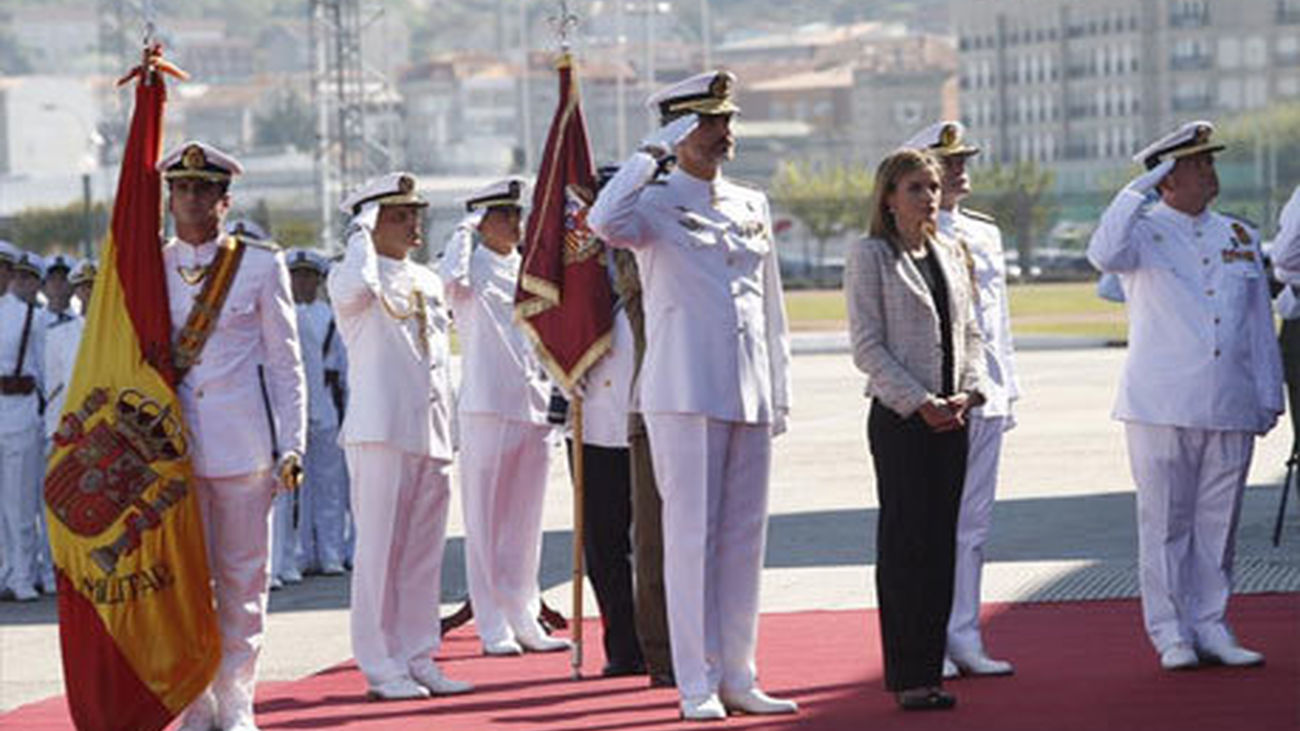 Los Reyes en la escuela Naval de Marín