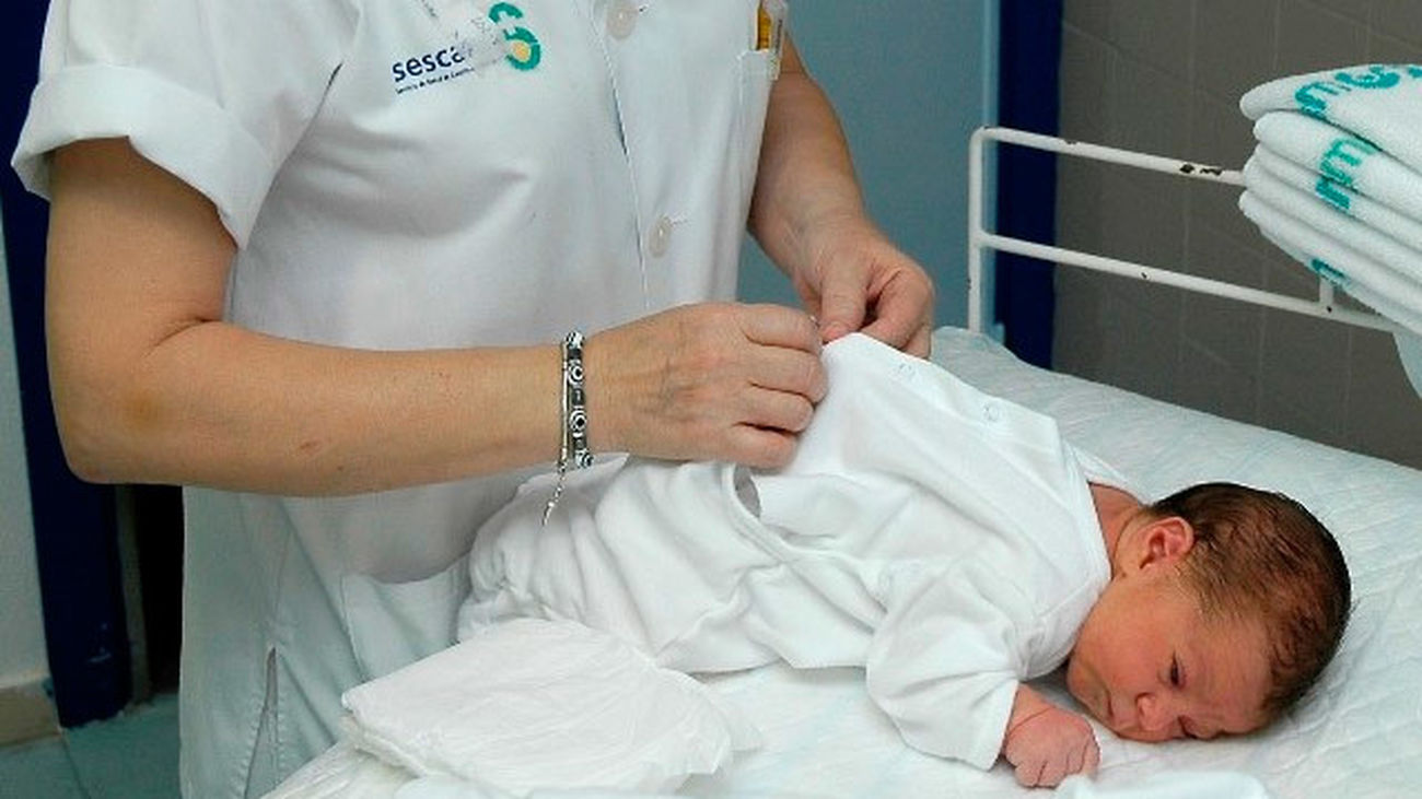 Bebé Recién Nacido En El Hospital Imagen de archivo - Imagen de