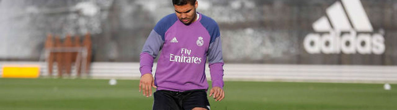 Casemiro vuelve a calzarse unas botas y a tocar bal n