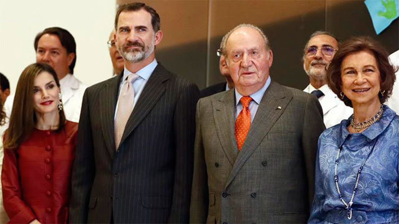 Los Reyes de España  con don Juan Carlos y doña Sofia