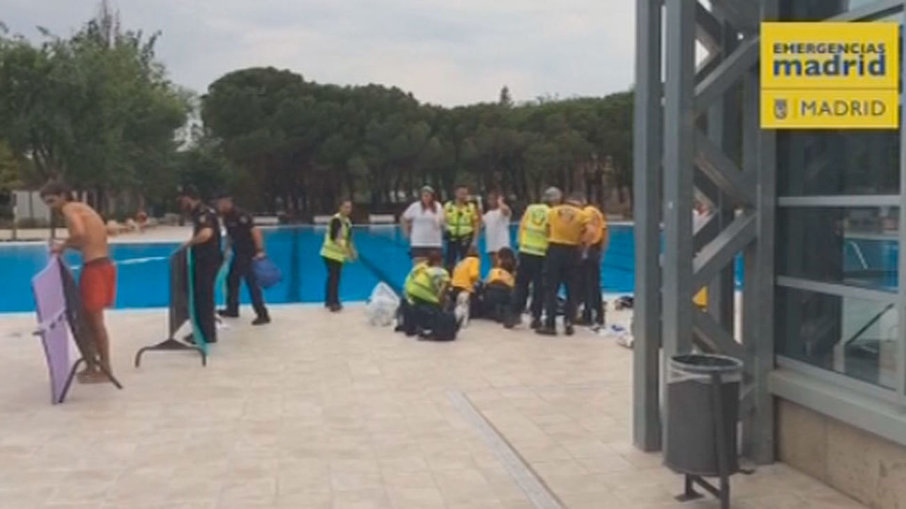 El Samur salva la vida a un hombre de 81 años que se había ahogado en Aluche