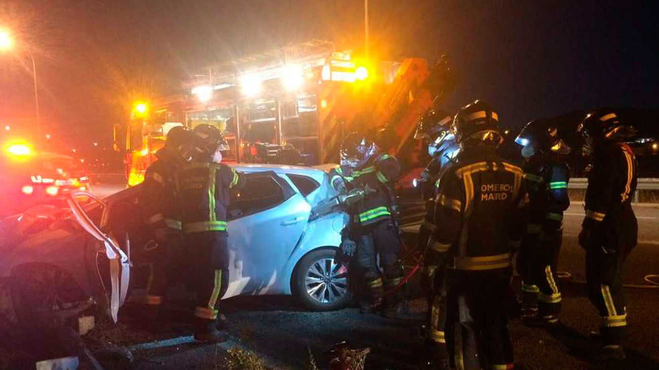 Una mujer de 24 años fallece en Los Berrocales al chocar con el guardarraíl