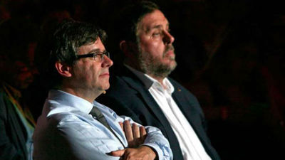 Puigdemont y Junqueras se reúnen en plenas negociaciones para la investidura