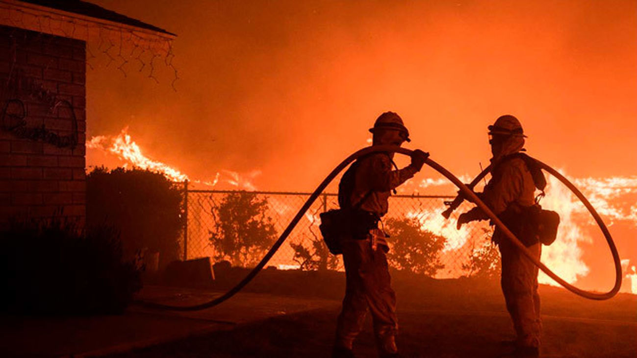 В каких странах пожары. Пожарный дом. Tom Fire. Cal Fire Prisoner. California Edison.