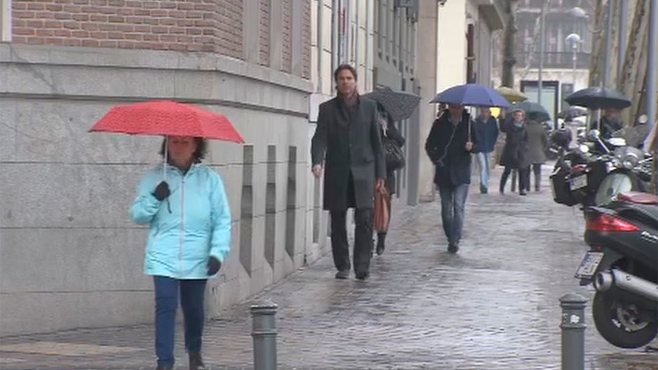 La lluvia y el viento limpian la atmósfera de Madrid y quitan la polución