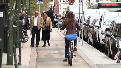 Cermi demanda al Ayuntamiento de Madrid por los carriles-bici que ocupan aceras