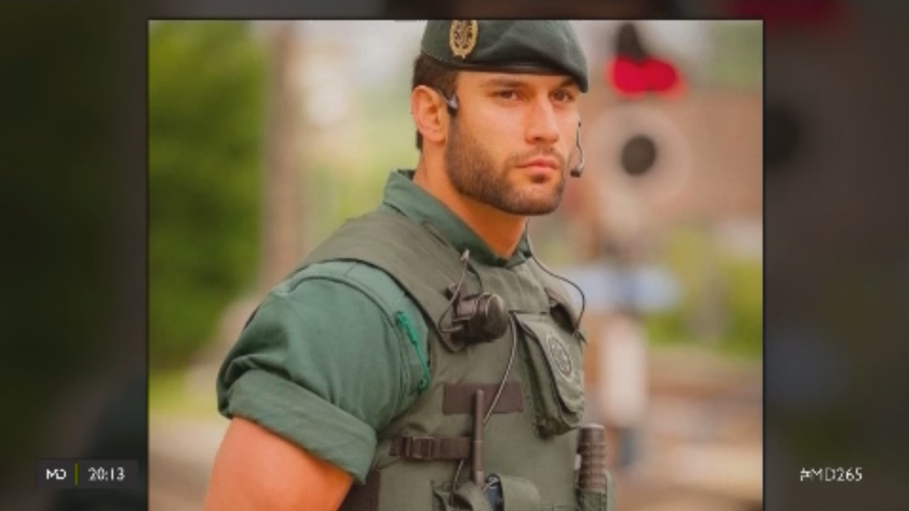 El 'guapo de la Guardia Civil' que revoluciona las redes sociales, Tentaciones