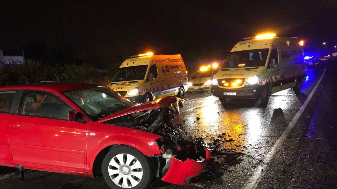 Tres heridos, uno grave, en un choque frontal en la M-208