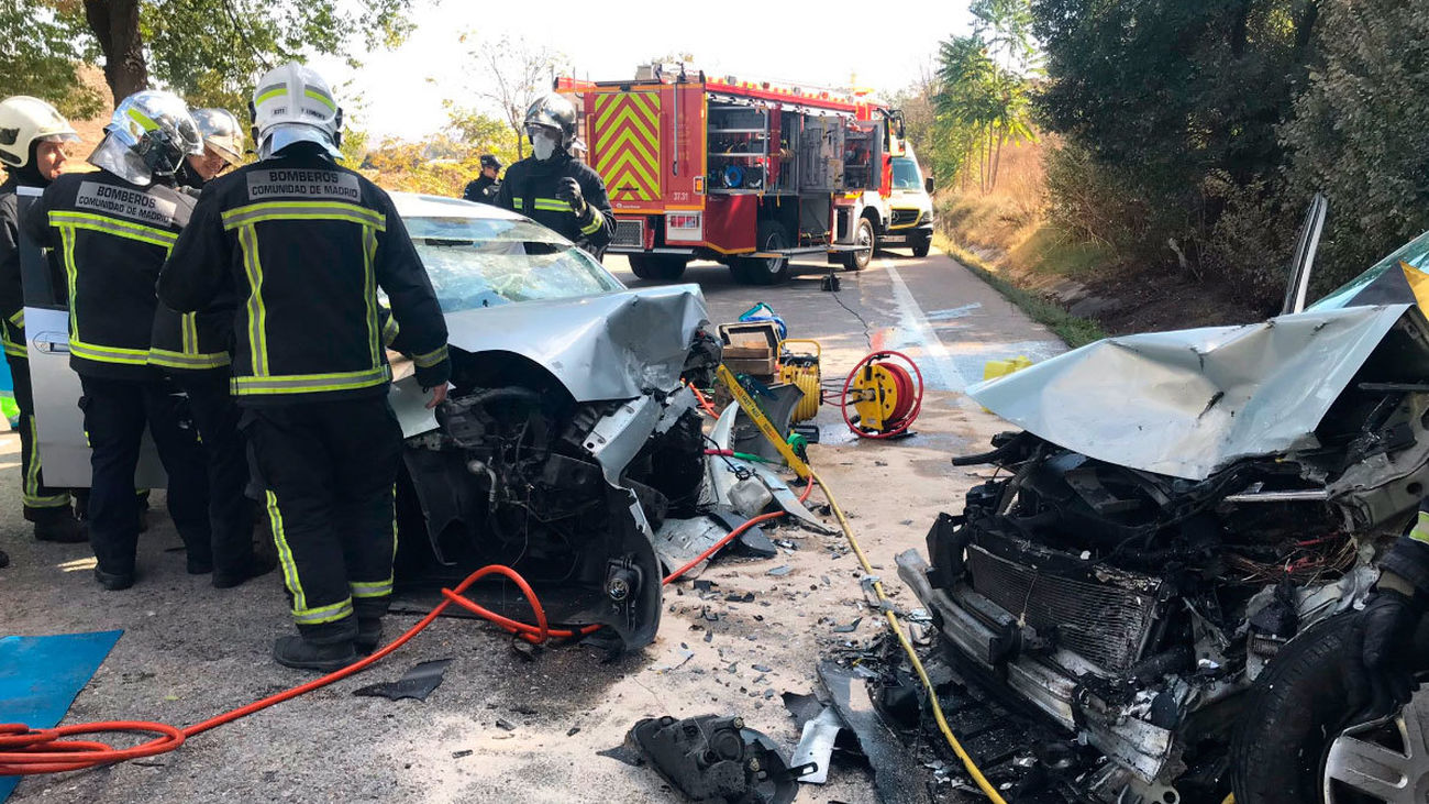 Cinco heridos, uno grave, en un choque frontal de dos coches en Ciempozuelos