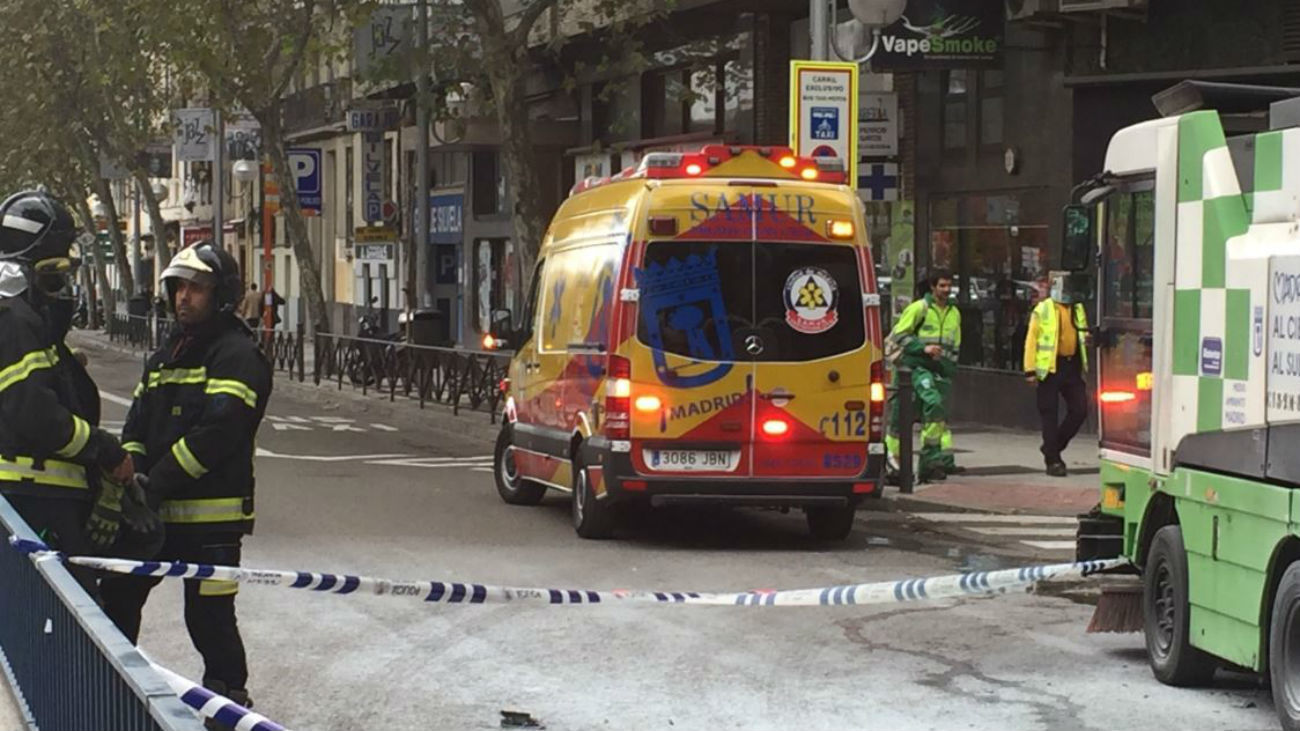 Fallece un motorista tras chocar contra una máquina de la limpieza