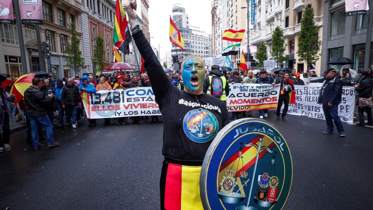 Policías y guardias civiles se manifiestan en Madrid por equiparación "real