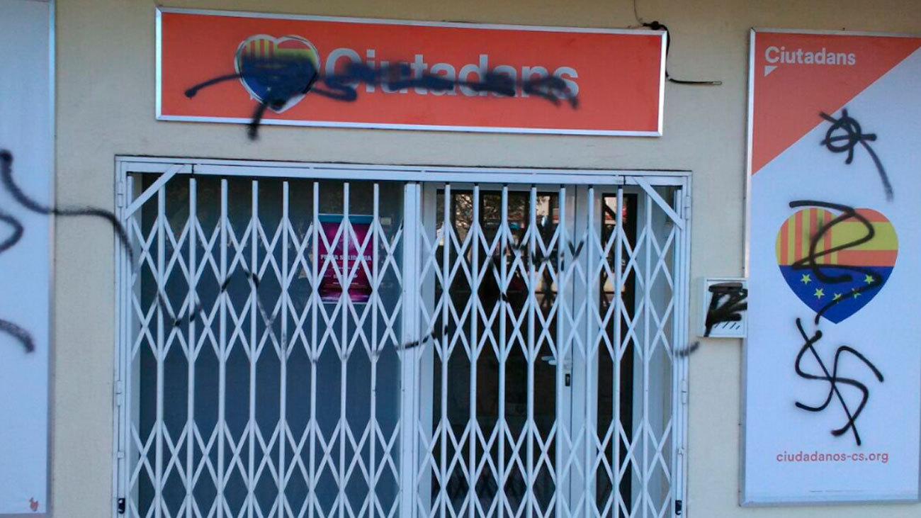 Ciudadanos denuncia un "ataque fascista" con pintadas en su sede de Calafell