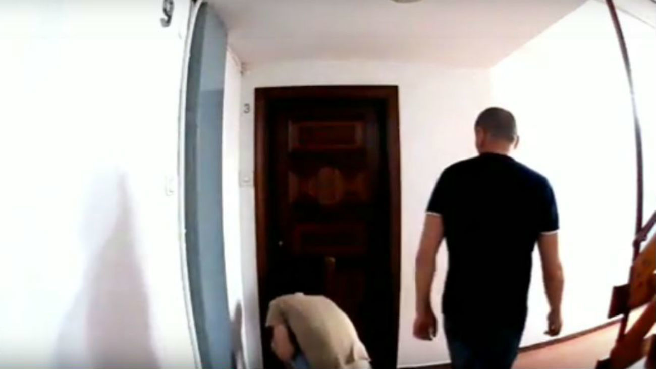 La Policía Local de Fuenlabrada explica cómo actúan los ladrones para saber  si estás en casa