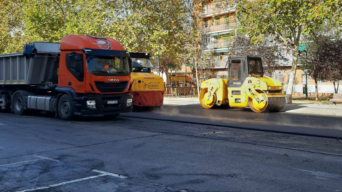 Asfaltado de una calle de San Fernando de Henares