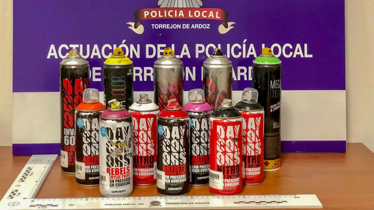 Botes de pintura requisados por la Policía Local de Torrejón