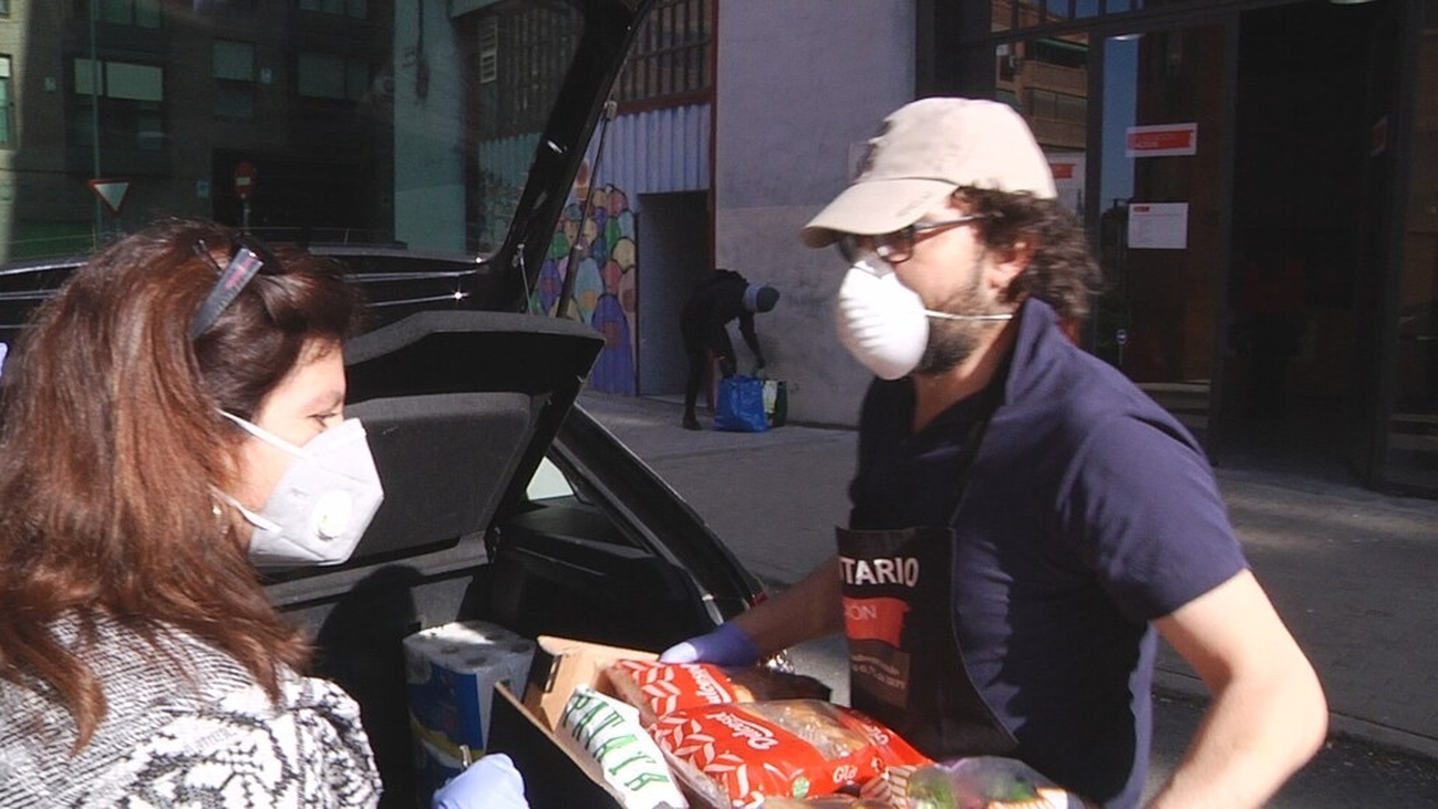 Solidaridad que da de comer en el barrio de San Fermín