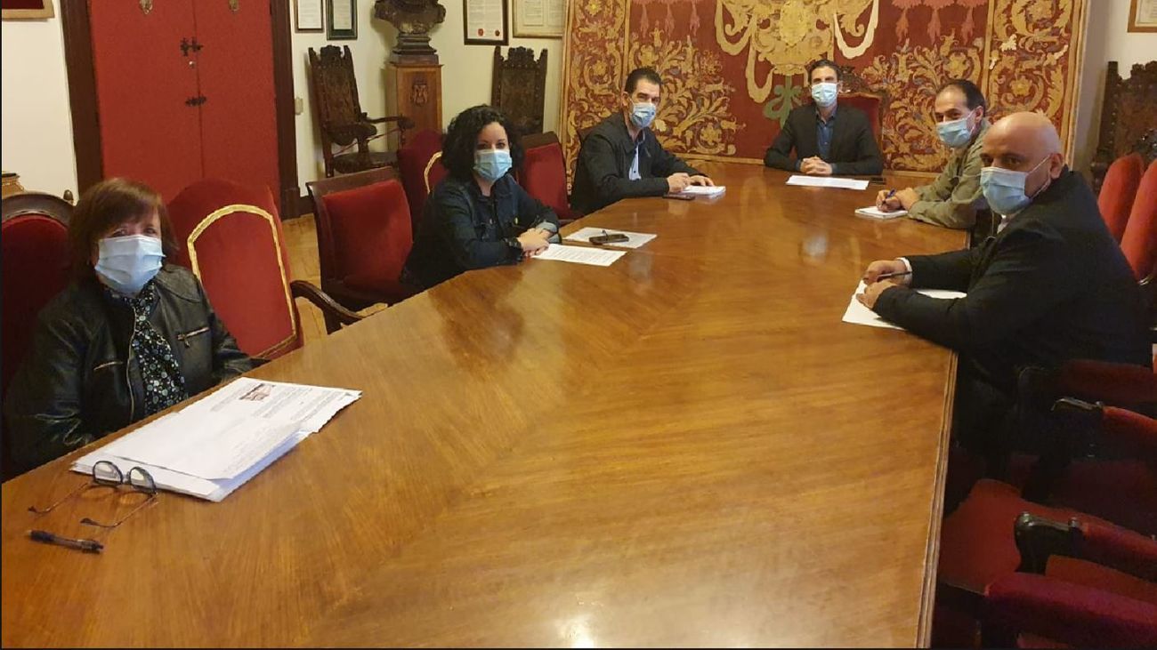 Reunión en el Ayuntamiento de Alcalá de Henares