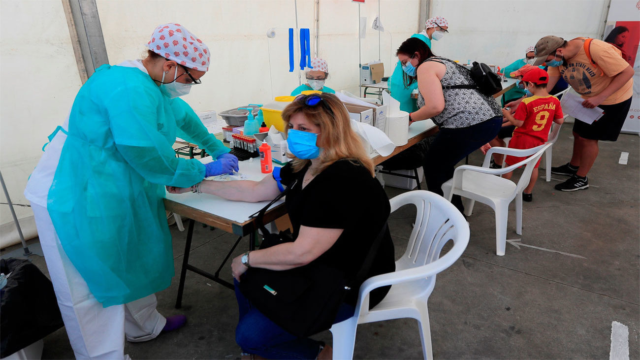 Vecinos de Torrejón de Ardoz se hacen análisis en el último día de las pruebas voluntarias y gratuitas de Covid-19