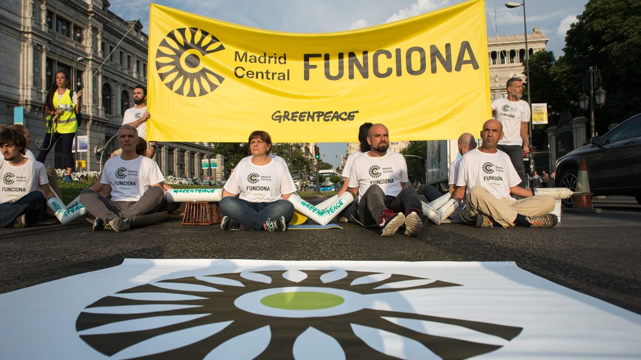Protesta de Greenpeace por la moratoria de multas de Madrid Central