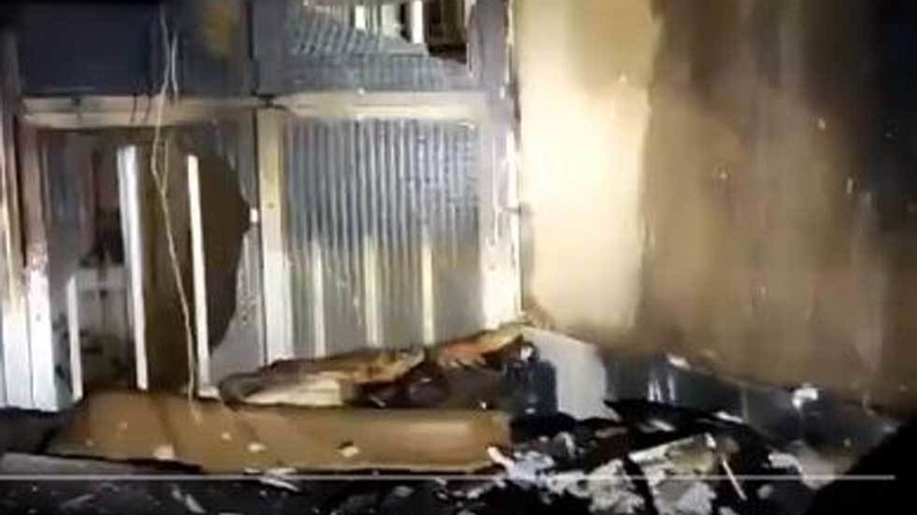 Bomberos de Fuenlabrada rescatan a una mujer del incendio de su vivienda