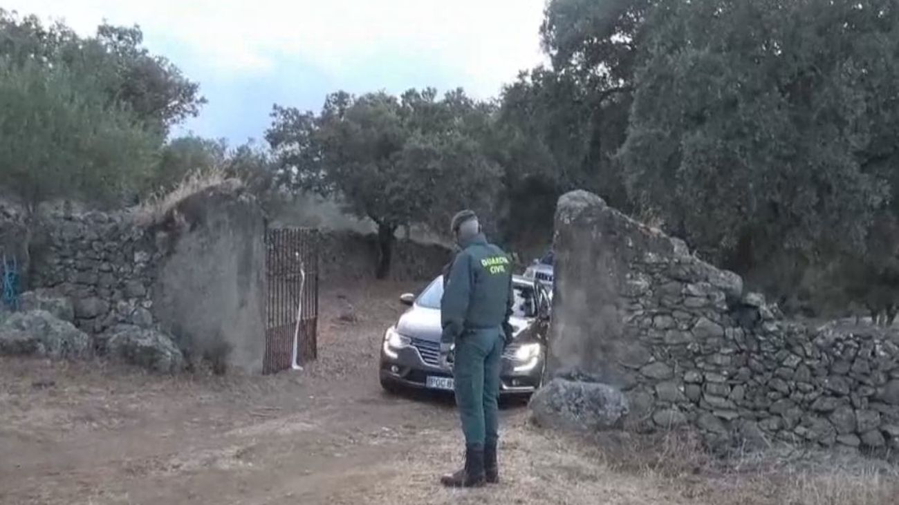 La Guardia Civil busca restos óseos en la finca de Monesterio