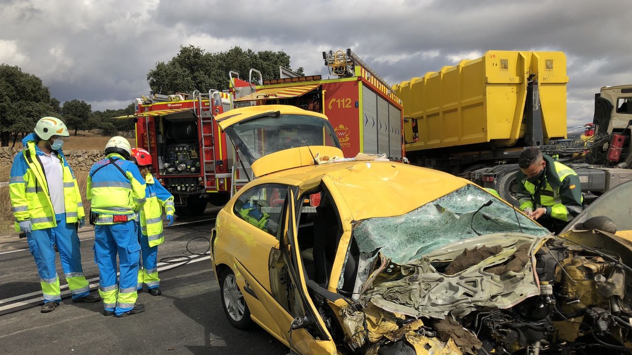 Herida grave al chocar su coche de forma violenta contra un camión en M-607