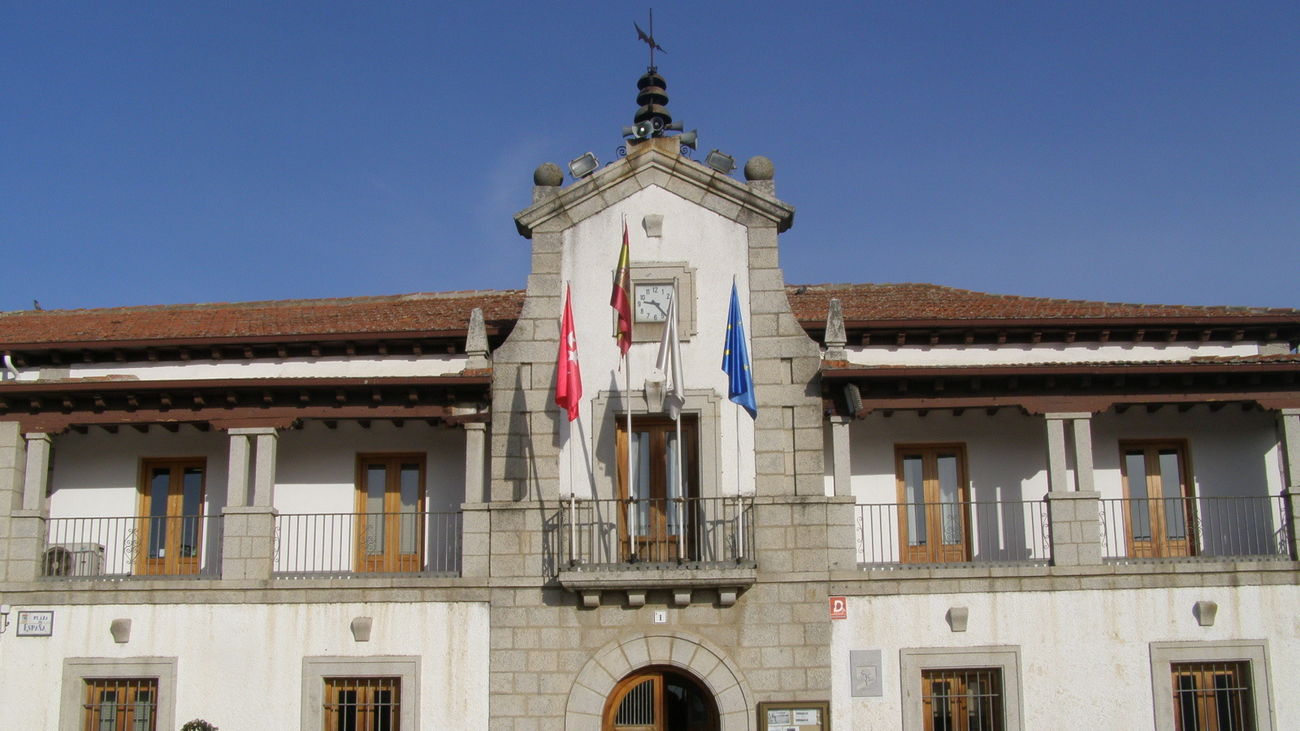 Fachada principal del Ayuntamiento de Los Molinos