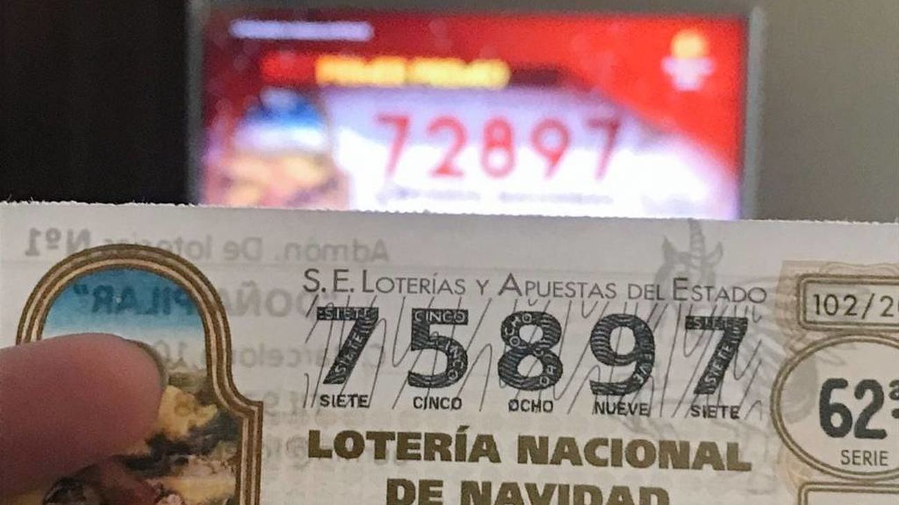 Manoli, La Mujer Bombo, Gana Un Quinto Premio En La Lotería De Navidad 2020