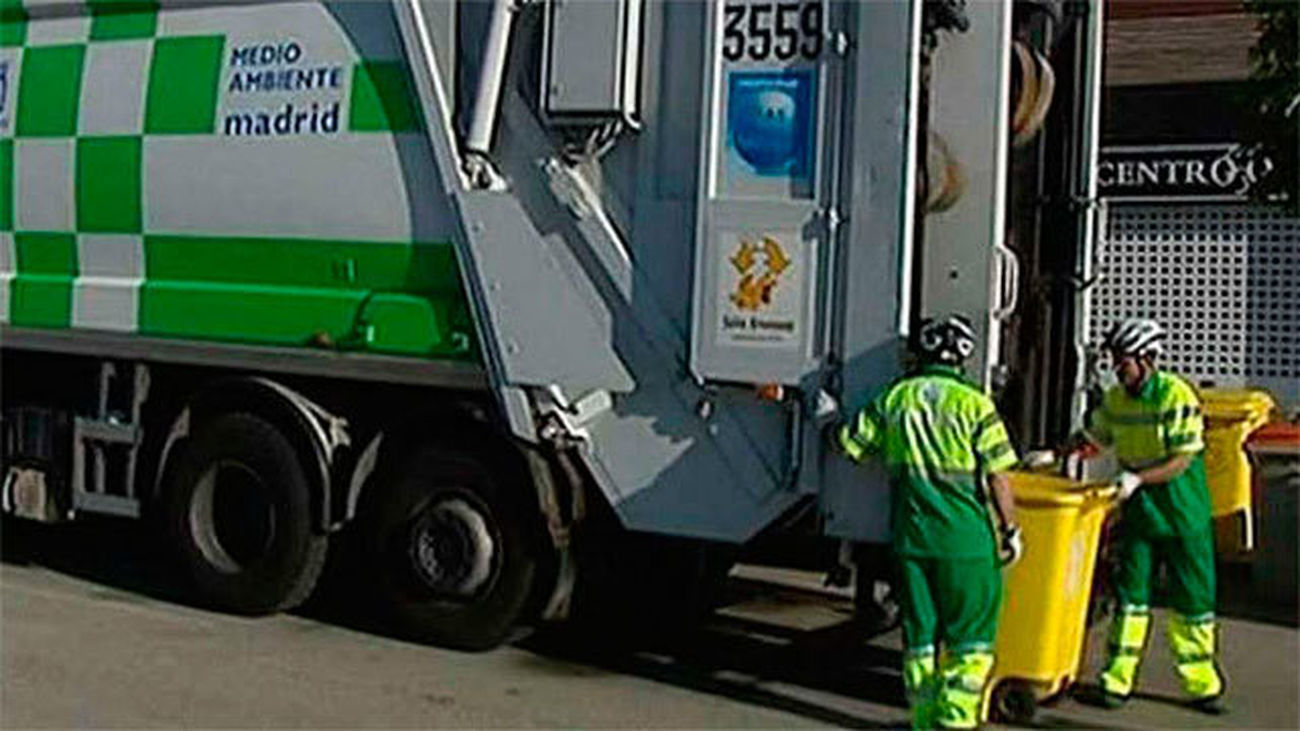 Camión de recogida de basuras en Madrid