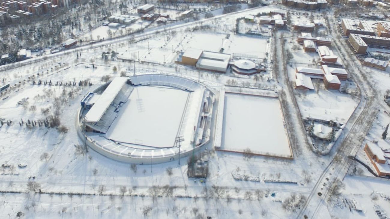 El estadio de Butarque, completamente nevado