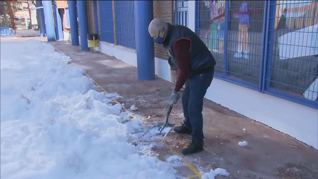 Unos 1.754 centros escolares de la región necesitan que sean despejadas de nieve sus accesos