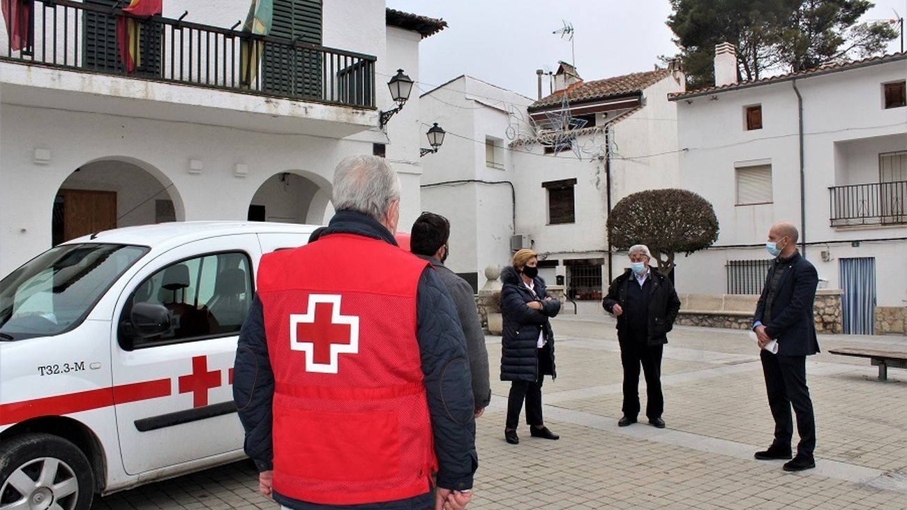 Dispositivo de  de Cruz Roja para traslado de personas mayores en Villar del Olmo