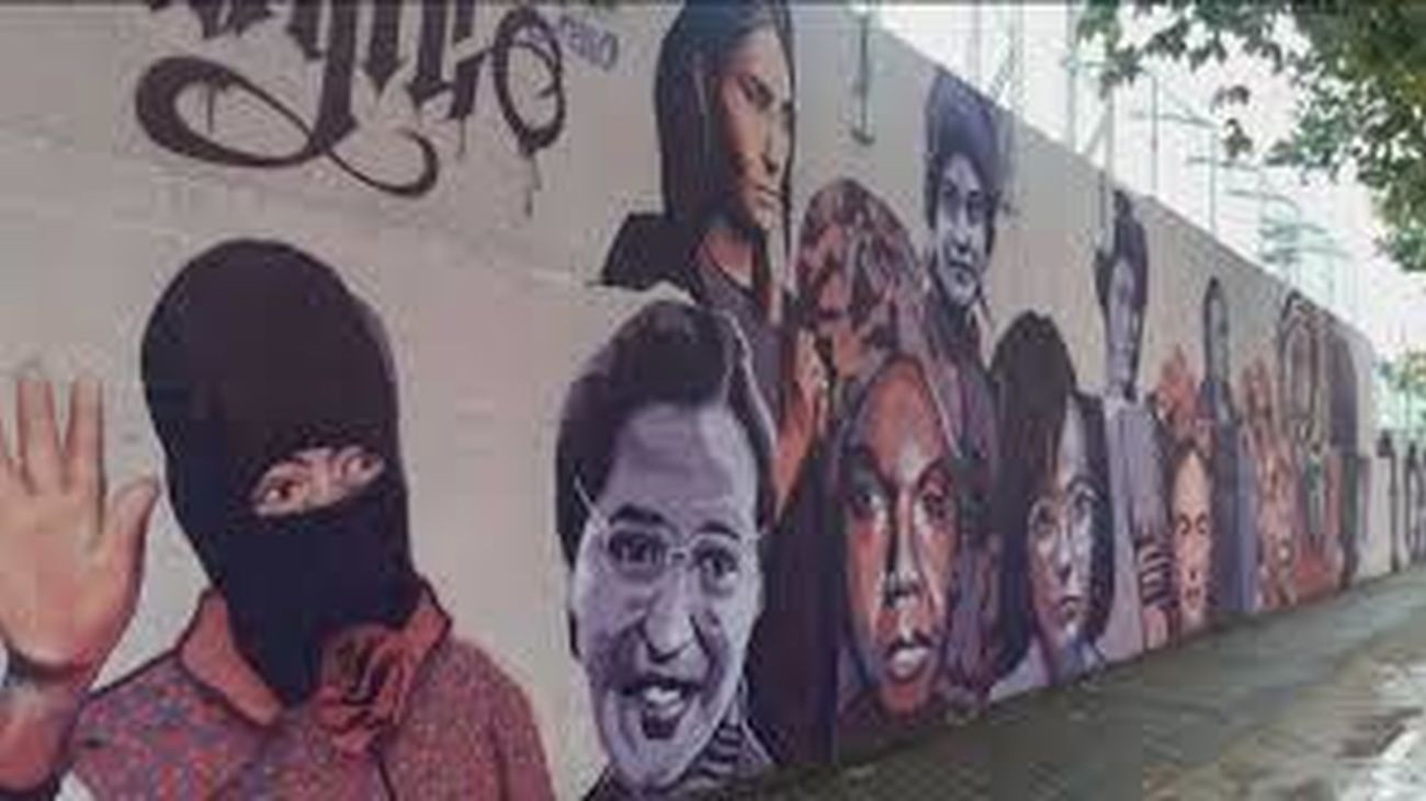 Mural feminista en el exterior del polideportivo de Ciudad Lineal