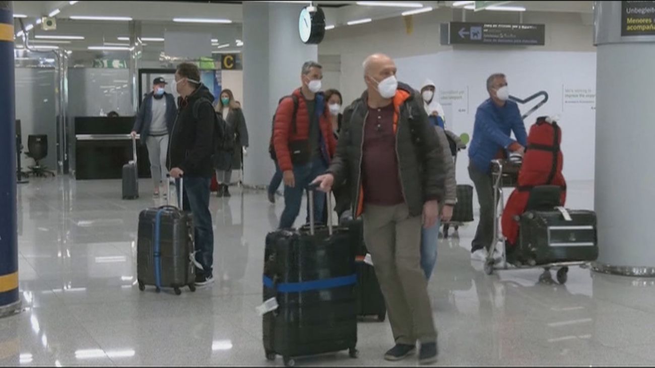 Turistas en el aeropuerto de Mallorca