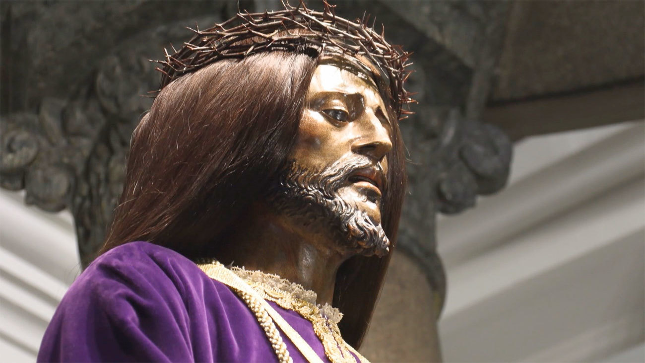 Primer plano de la talla del Cristo de Medinaceli