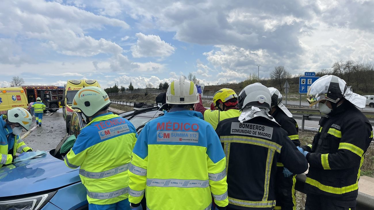 Dos heridos graves en un accidente múltiple que ha obligado a cortar la A-1