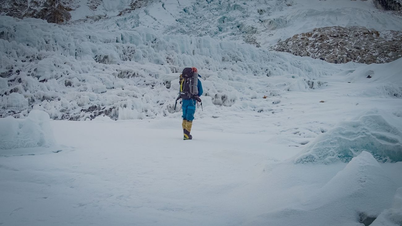 Alex Txikon alcanza el Campo 1 en su intento de ascender el Everest sin oxígeno