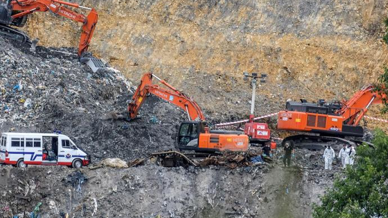 Dos trabajadores quedaron sepultados en el derrumbe en el vertedero de Zaldibar