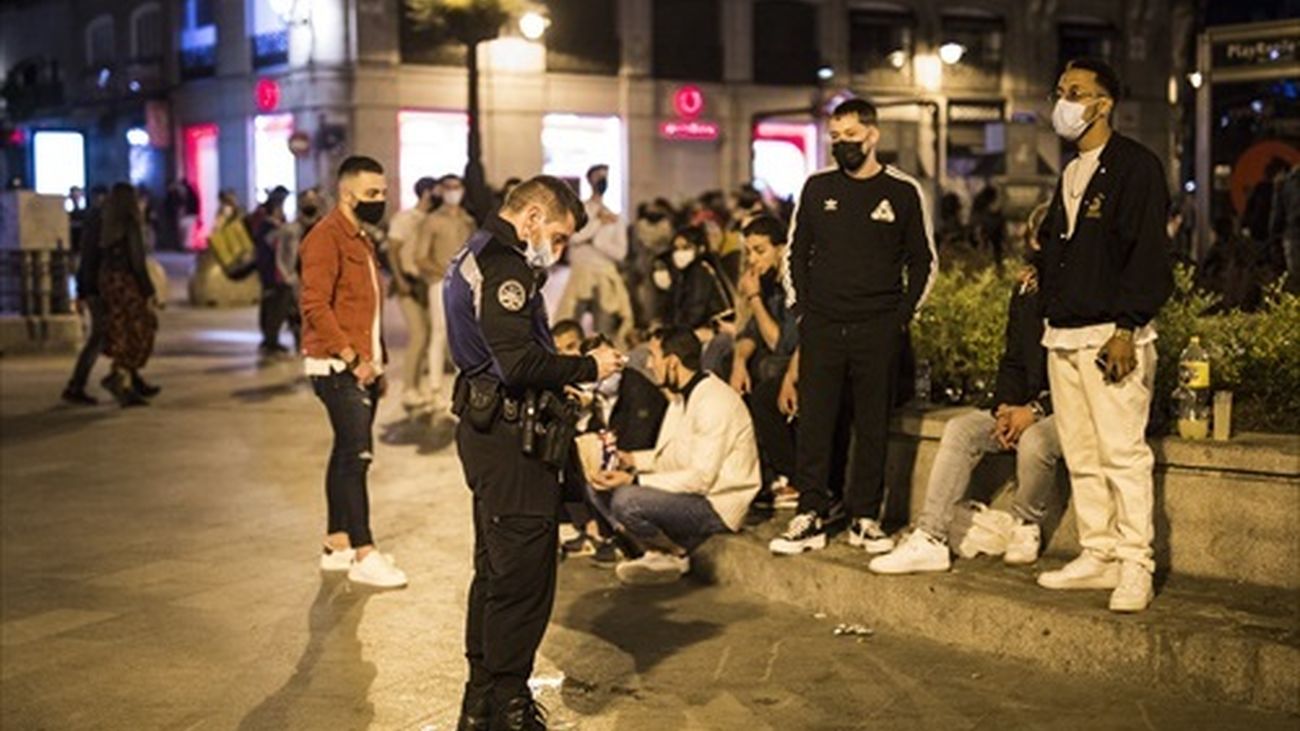 Control de la Policía en la Puerta del Sol