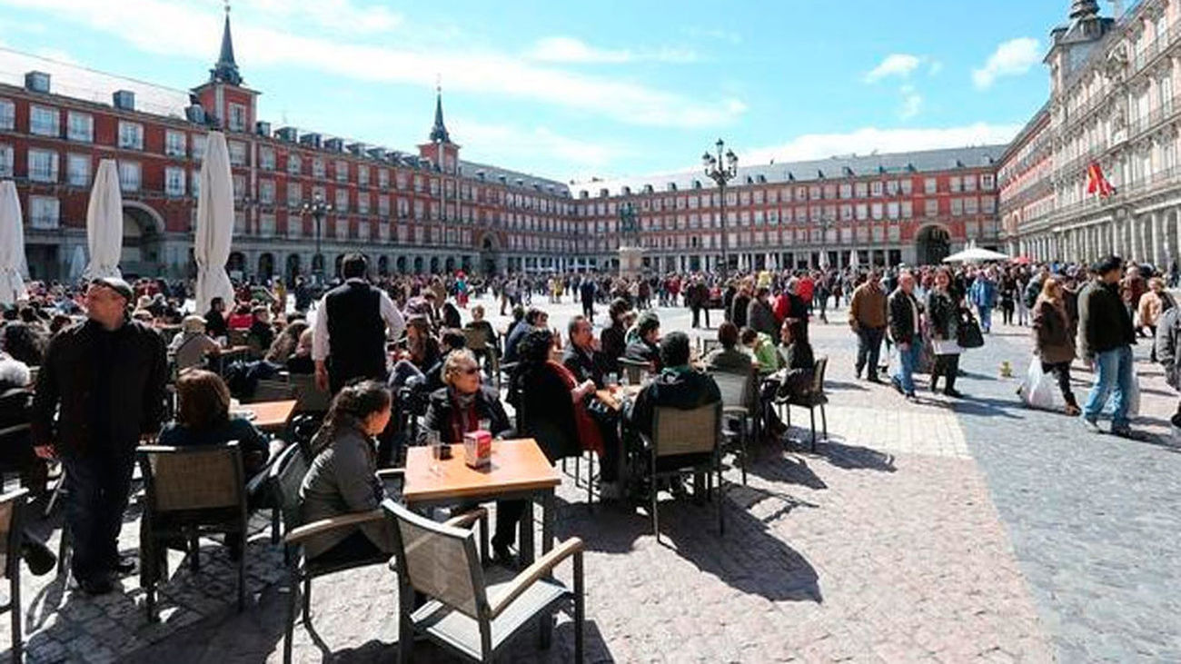 Turistas en la plaza Mayor de Madrid