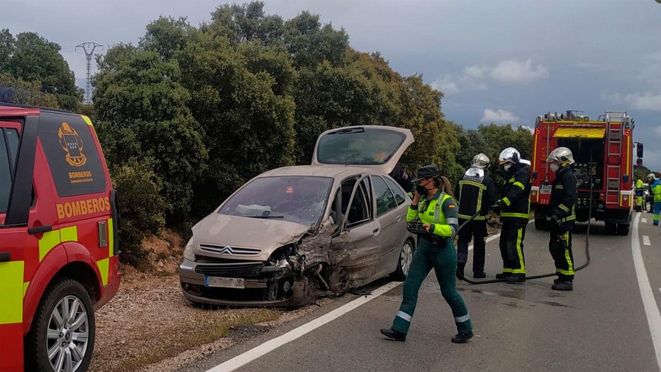 Dos heridos leves en un accidente de tráfico en Santos de la Humosa