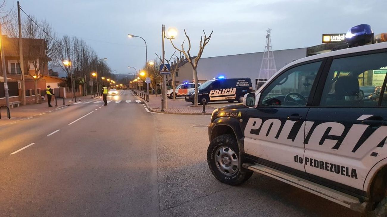 Operativo de la Policía de Pedrezuela en el casco urbano