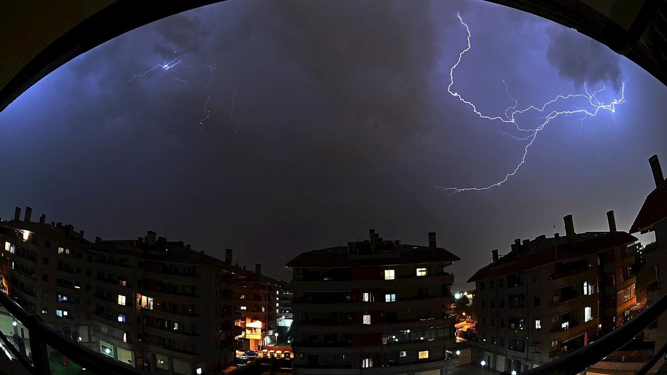 Tormenta creada este miércoles sobre el cielo de Alcalá de Henares