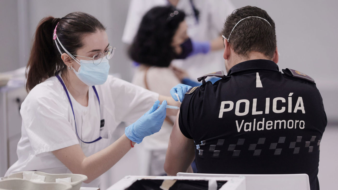 Inmunización a un agente de policía local