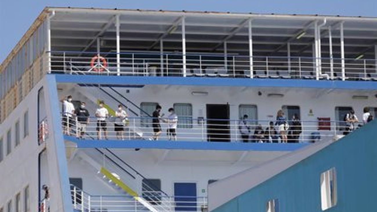 Estudiantes madrileños en el 'ferry burbuja' que les trasladó desde Baleares